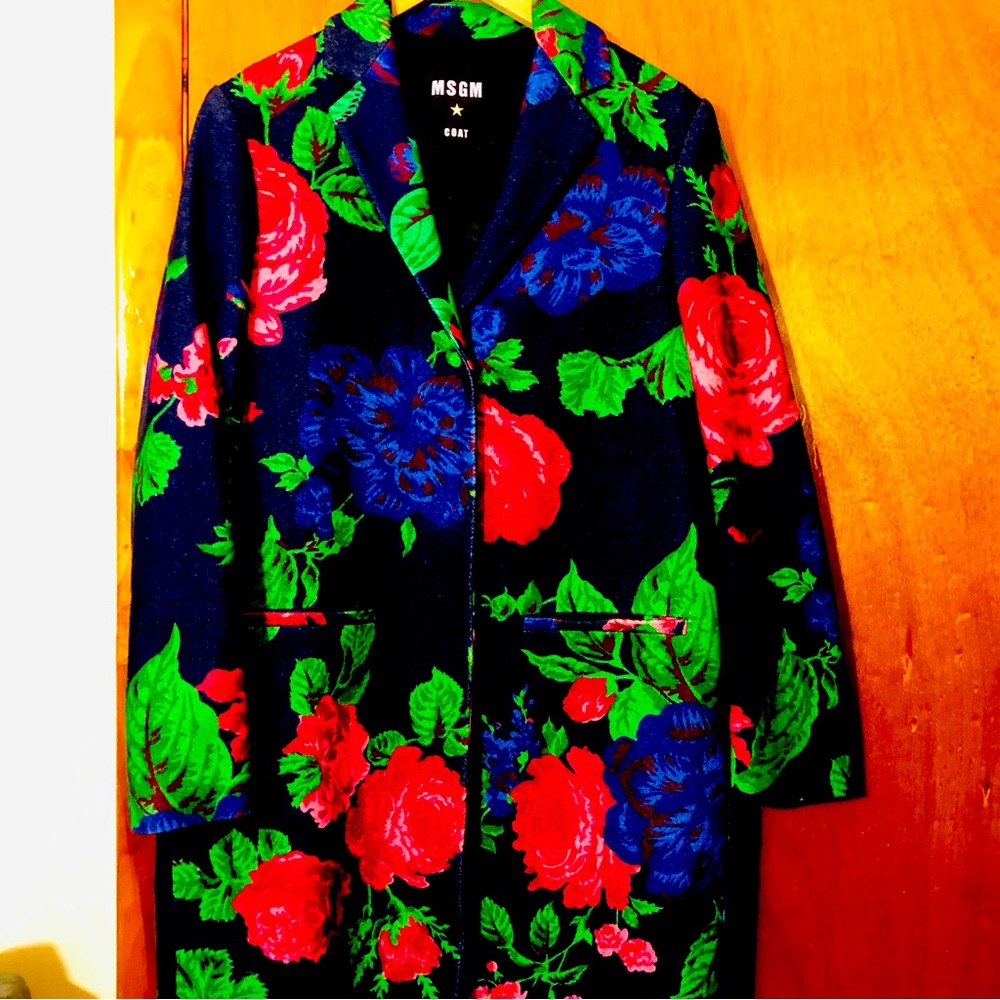 💚💚Spring Fever💚💚 BNWOT MSGM Floral Print Coat.
